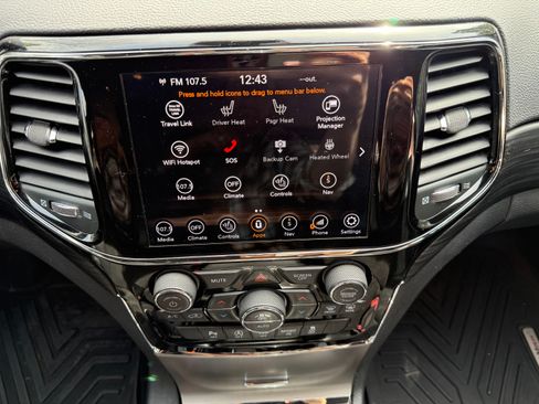 Used 2020 Jeep Grand Cherokee Altitude image 18