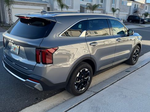 Used 2024 Kia Sorento S image 8