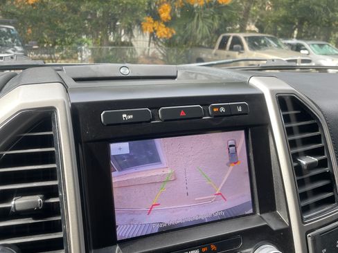 Used 2020 Ford F150 Lariat w/ Equipment Group 502A Luxury image 4