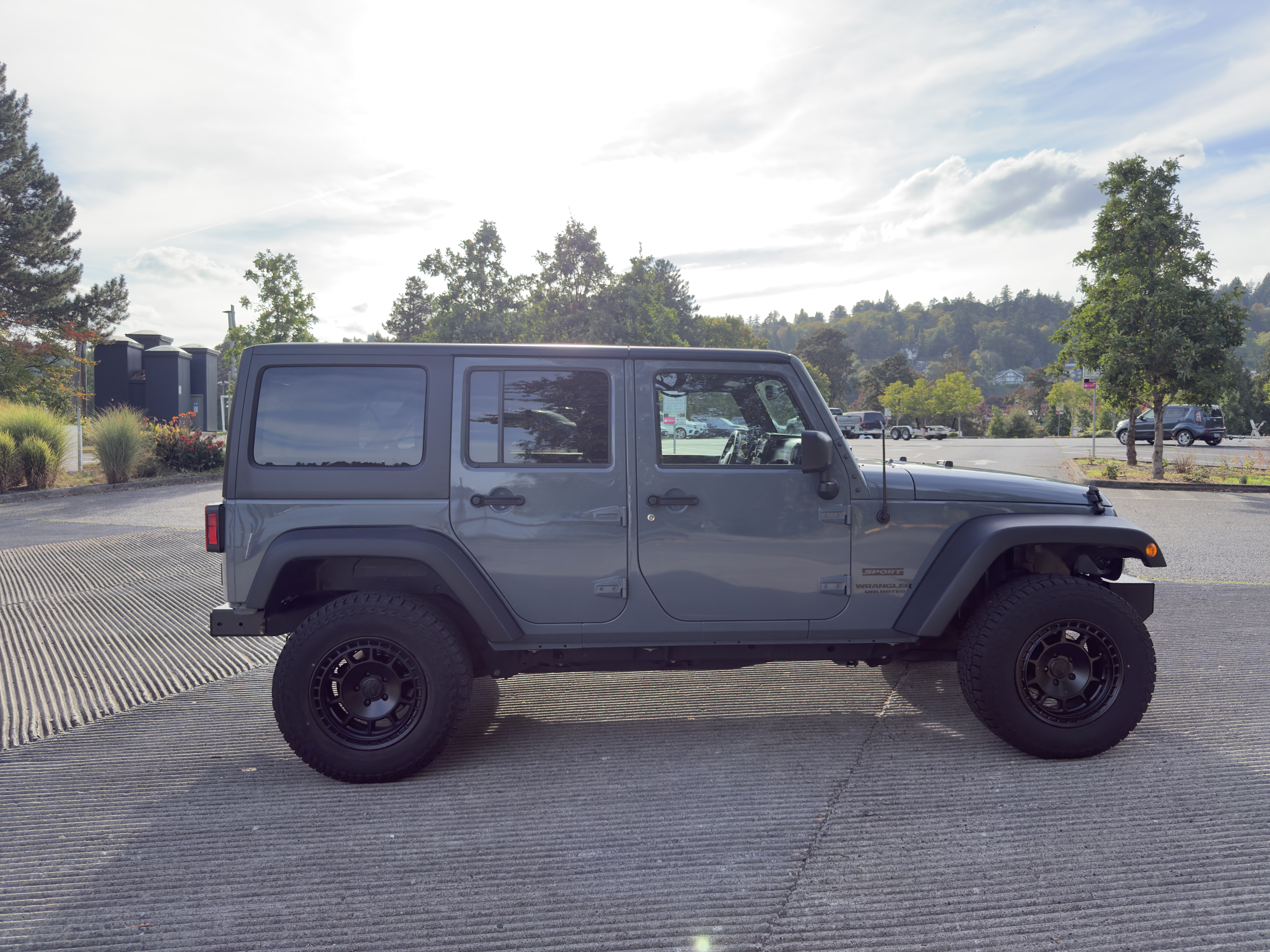 Used 2015 Jeep Wrangler Unlimited Sport w/ Quick Order Package 24S AWD/4WD image 8