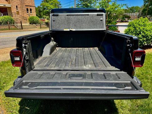 Used 2021 Jeep Gladiator Rubicon AWD/4WD image 9
