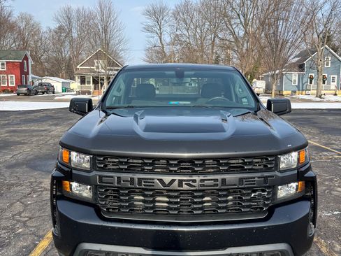 Used 2019 Chevrolet Silverado 1500 W/T w/ Trailering Package image 2