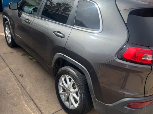 Used 2017 Jeep Cherokee Latitude w/ Safety/Convenience Group image 4