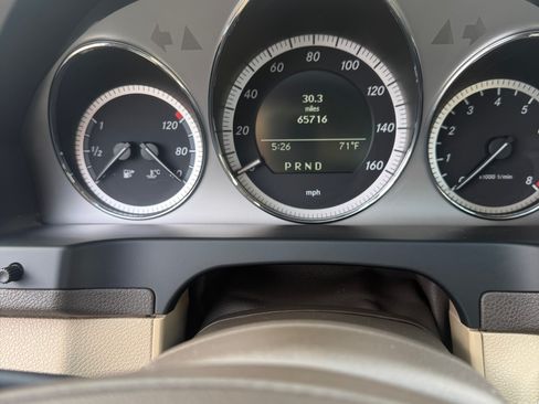 Used 2010 Mercedes-Benz C 300 Sedan image 6