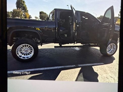 Used 2024 Chevrolet Silverado 2500 LTZ w/ LTZ Convenience Package image 9