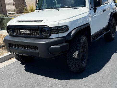 Used 2014 Toyota FJ Cruiser 4WD w/ Upgrade Package image 4
