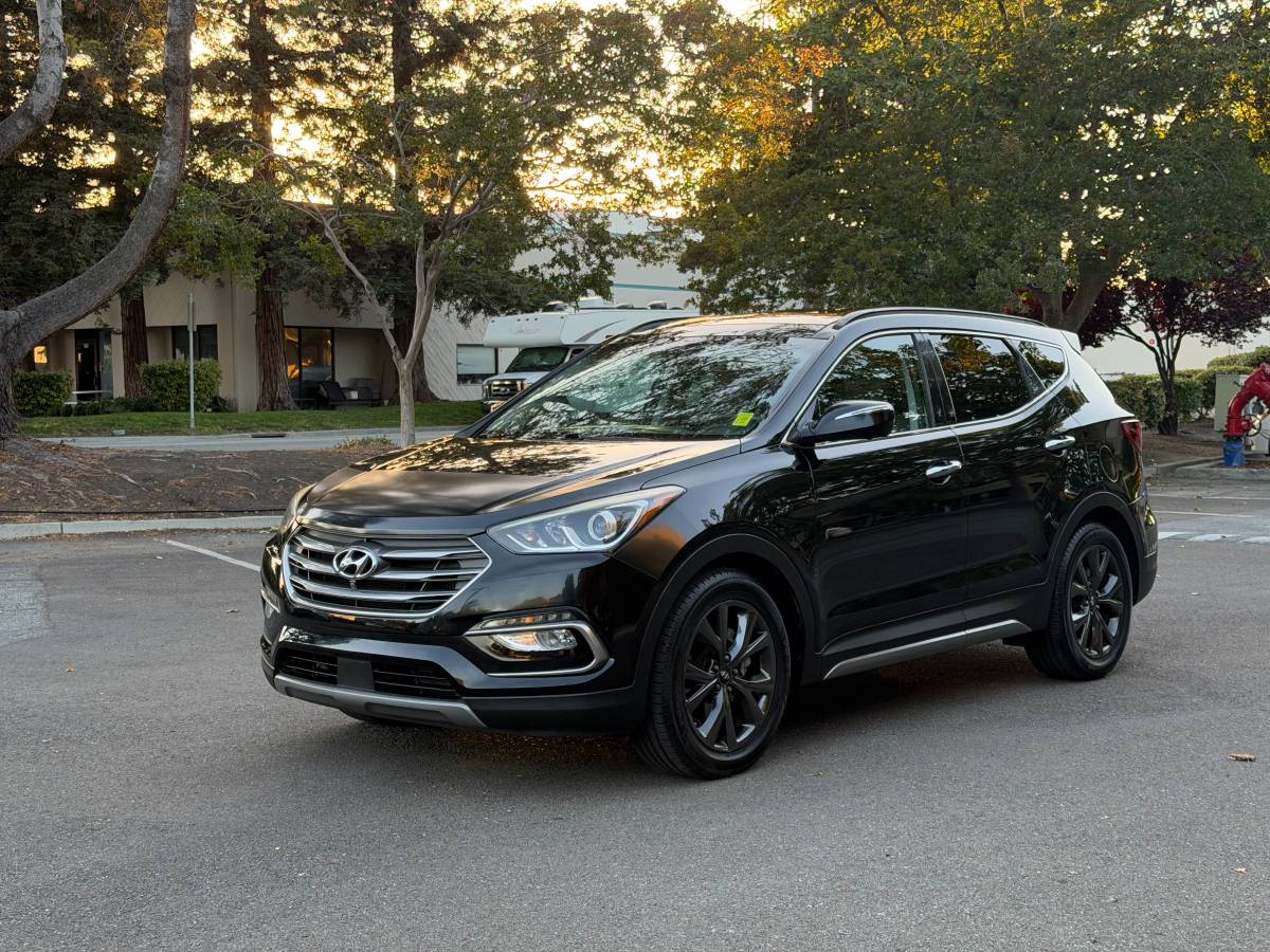 Used 2017 Hyundai Santa Fe SE FWD image 8