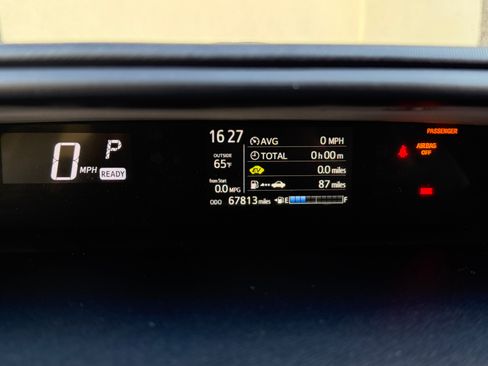 Used 2018 Toyota Prius C Three image 28