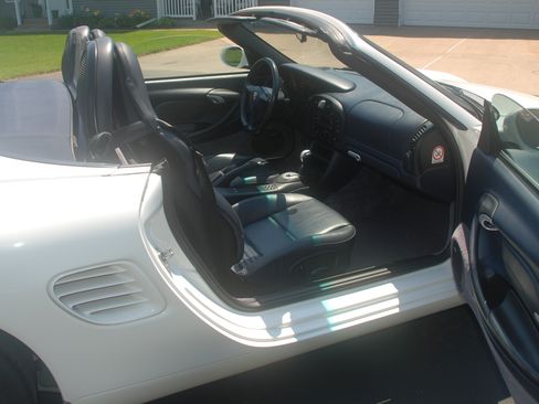 Used 2004 Porsche Boxster RWD image 9