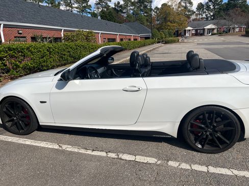 Used 2012 BMW 335i Convertible image 2