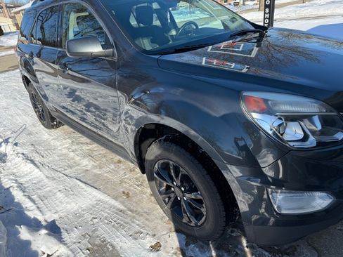 Used 2017 Chevrolet Equinox LT w/ Convenience Package image 4