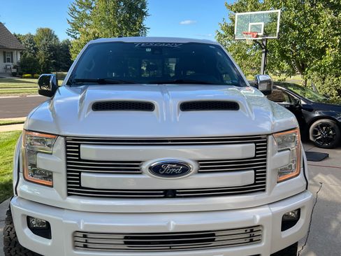 Used 2015 Ford F150 Lariat w/ Equipment Group 502A Luxury image 2