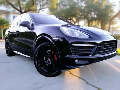 Used 2014 Porsche Cayenne GTS AWD/4WD image 2