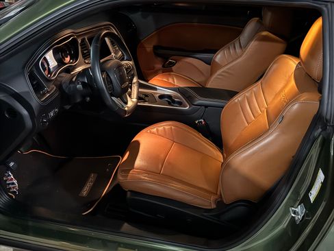Used 2022 Dodge Challenger SRT Hellcat RWD image 4
