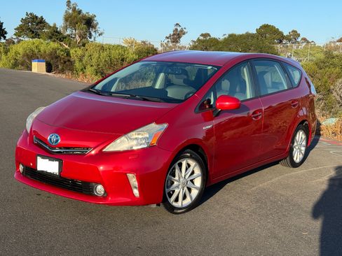 Used 2012 Toyota Prius V Five FWD image 9