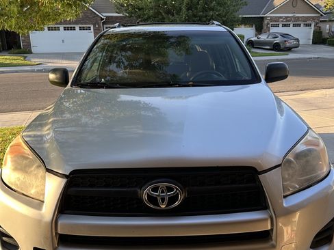 Used 2012 Toyota RAV4 FWD w/ Upgrade Value Pkg image 7