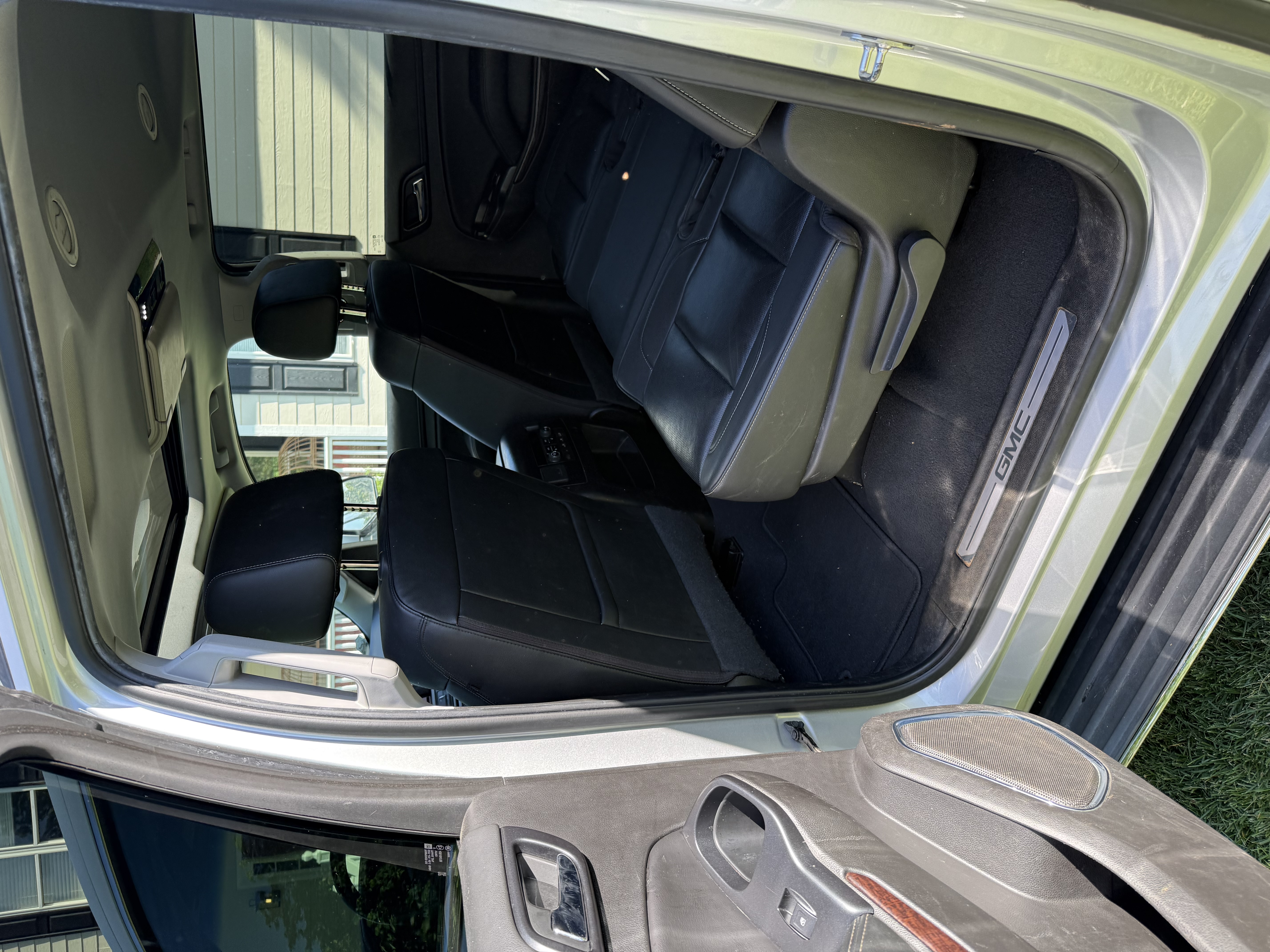 Used 2019 GMC Yukon XL SLT w/ Open Road Package AWD/4WD image 6