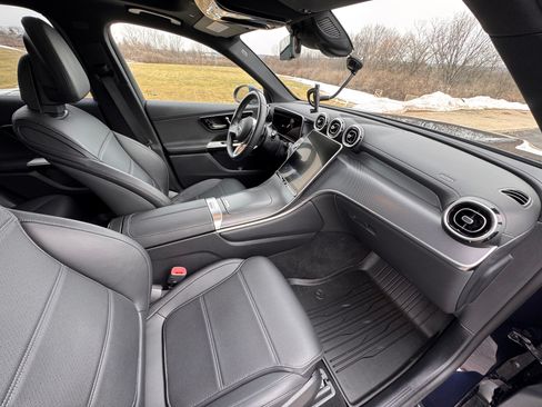 Used 2024 Mercedes-Benz GLC 300 4MATIC image 6