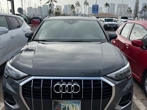 Used 2020 Audi Q3 2.0T Premium w/ Convenience Package AWD/4WD image 2