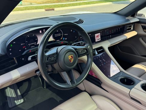 Used 2021 Porsche Taycan image 13