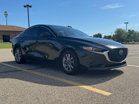 Used 2021 MAZDA MAZDA3 s FWD image 4