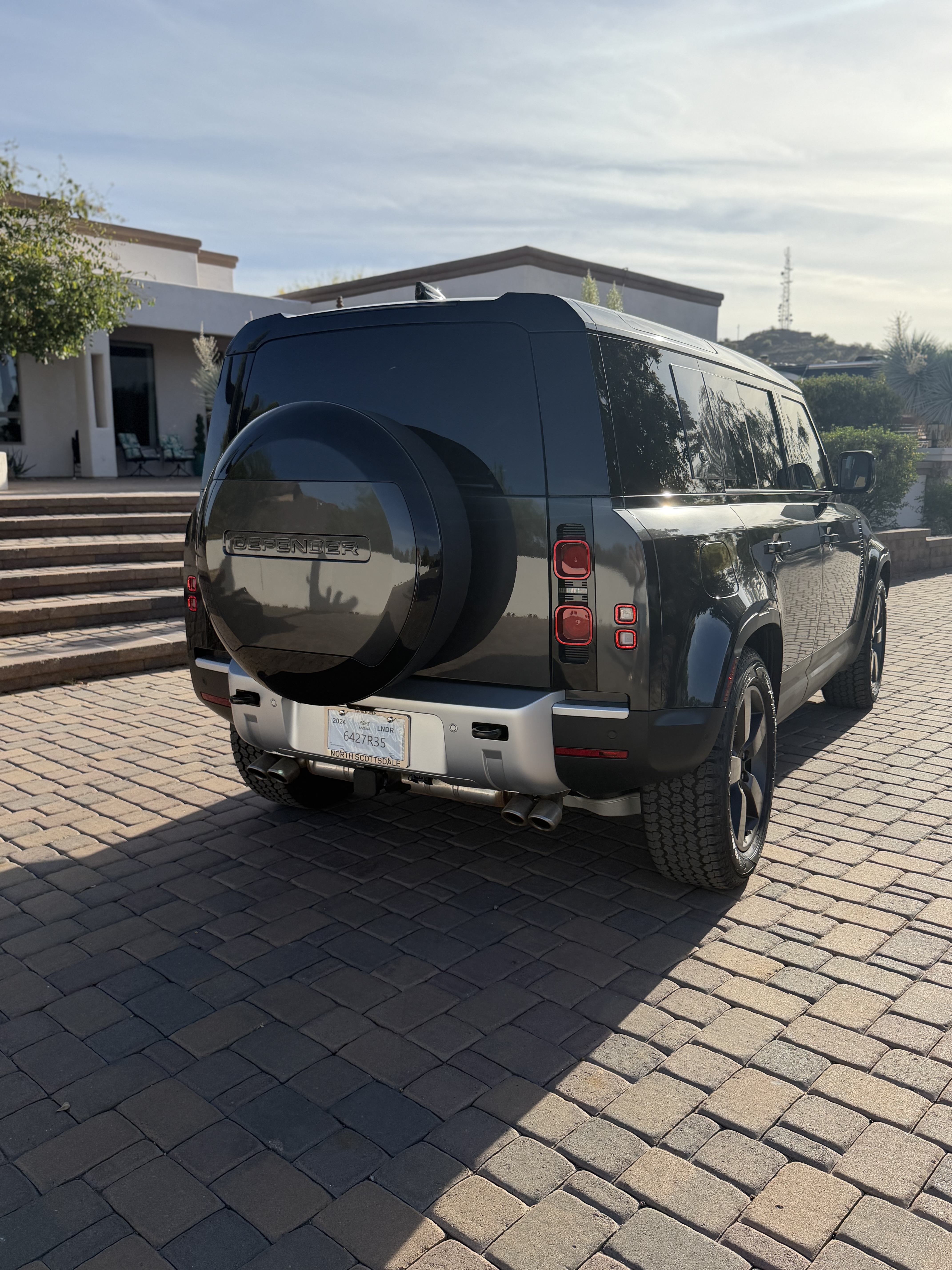 Used 2024 Land Rover Defender 110 SE AWD/4WD image 2