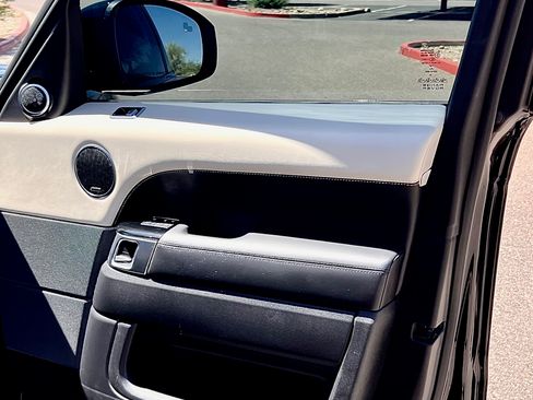 Used 2020 Land Rover Range Rover Sport HST image 12