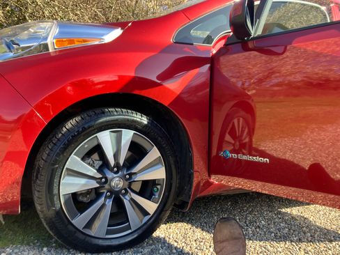 Used 2015 Nissan Leaf SV w/ LED & Quick Charge Package image 11