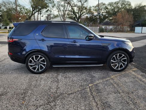 Used 2017 Land Rover Discovery HSE Luxury image 2