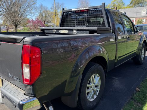 Used 2015 Nissan Frontier SV w/ SV Value Truck Package image 9