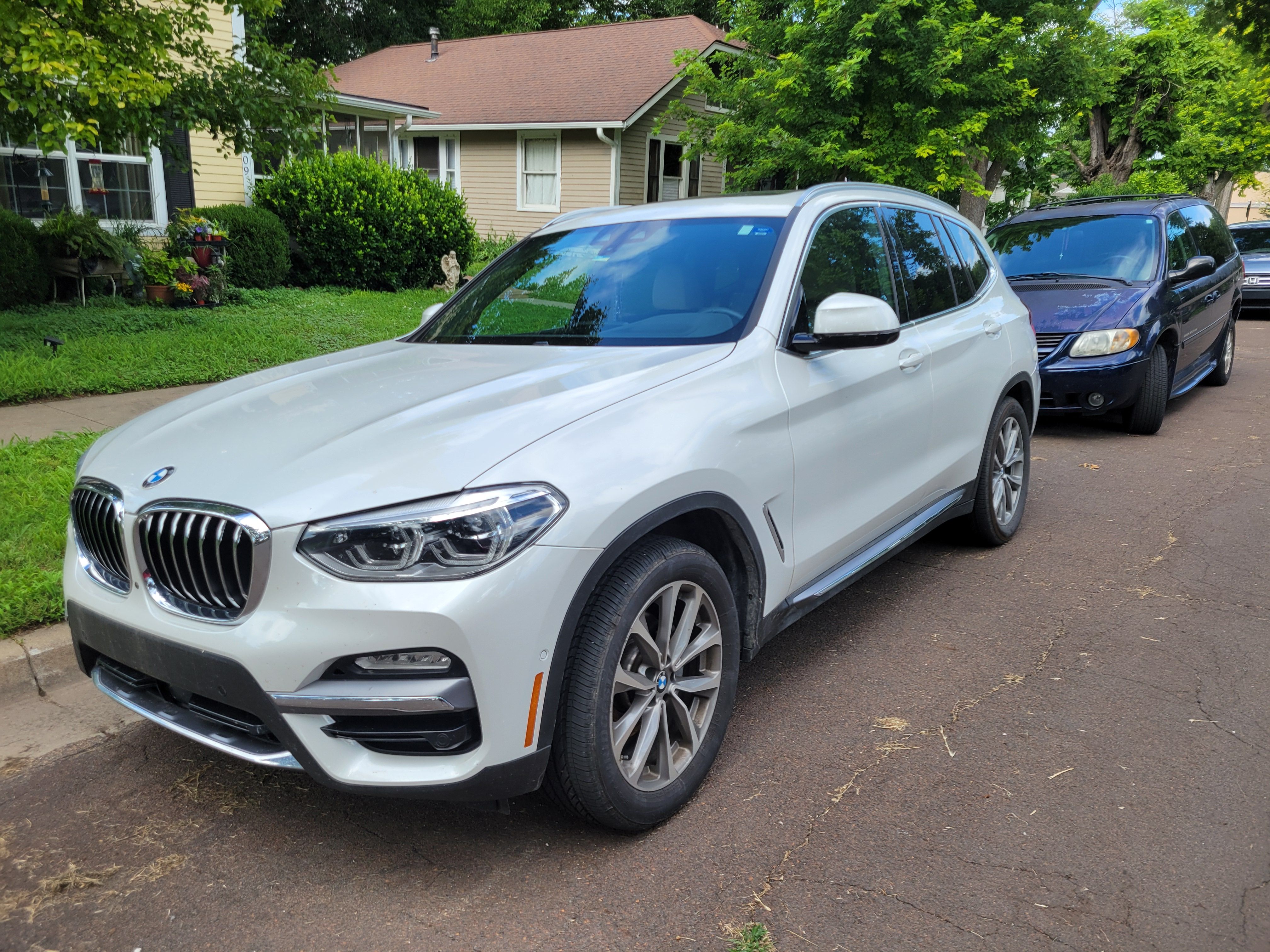 Used 2019 BMW X3 xDrive30i w/ Executive Package AWD/4WD image 2