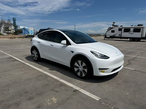 Used 2021 Tesla Model Y Long Range AWD/4WD image 2