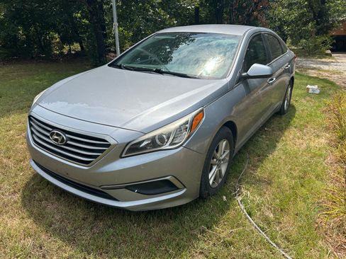 Used 2016 Hyundai Sonata SE FWD image 1