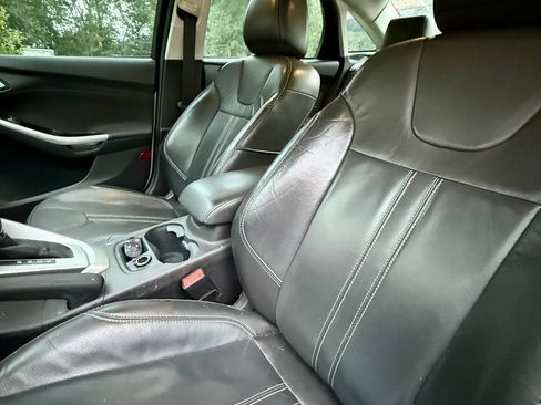 Used 2014 Ford Focus SE w/ Equipment Group 201A FWD image 8