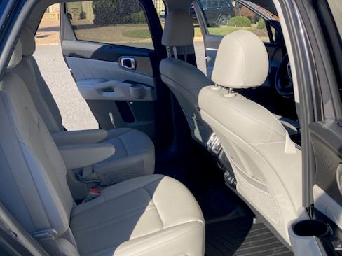 Used 2024 Kia Sorento SX Prestige image 10