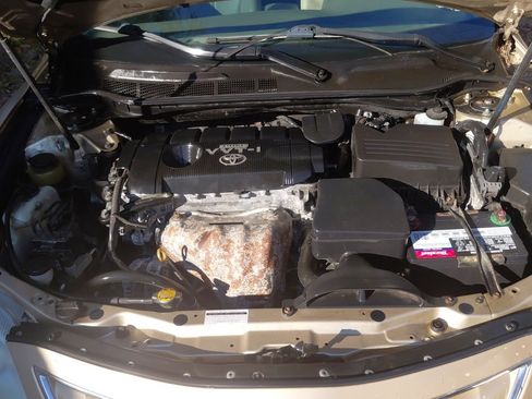 Used 2010 Toyota Camry LE image 9