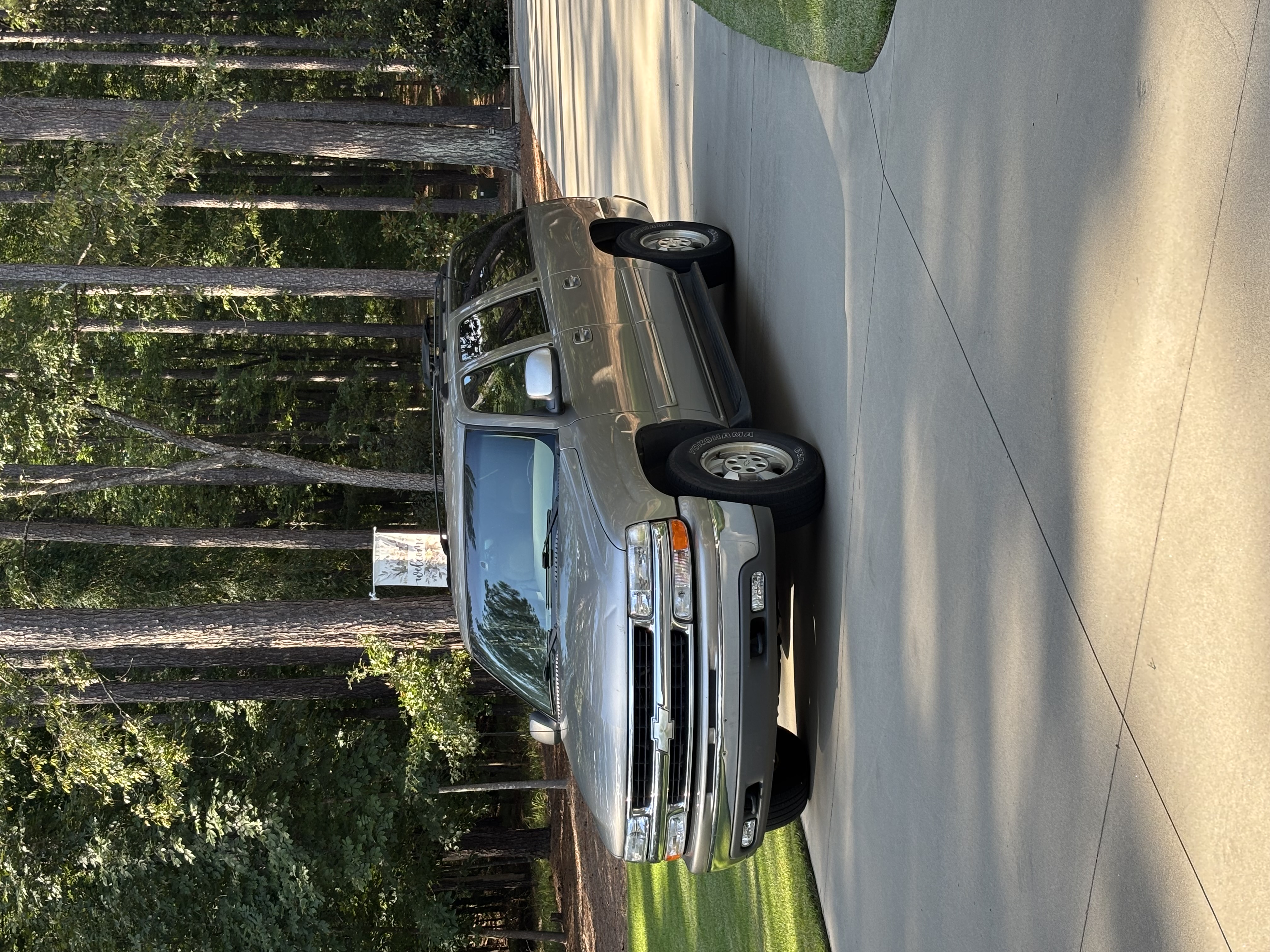 Used 2001 Chevrolet Suburban LT w/ LT Preferred Equipment Group AWD/4WD image 1