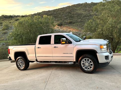 Used 2018 GMC Sierra 2500 Denali w/ Duramax Plus Package image 1
