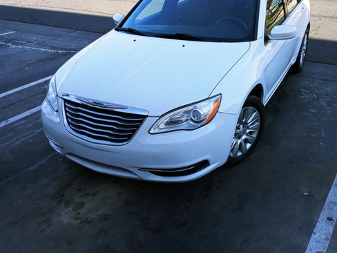 Used 2014 Chrysler 200 LX image 1