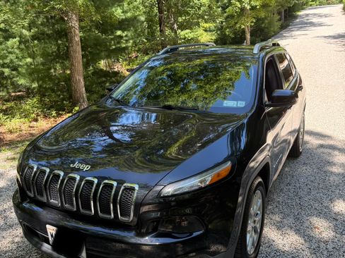 Used 2014 Jeep Cherokee Latitude w/ Comfort/Convenience Group FWD image 9