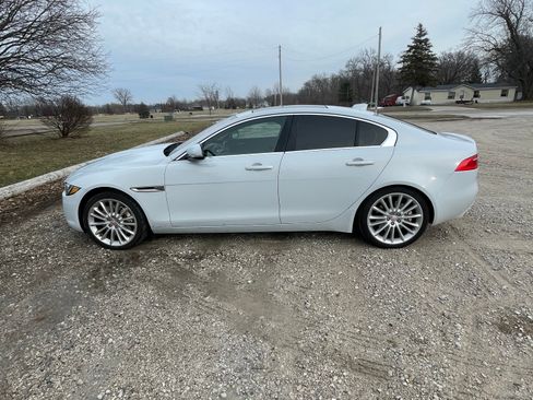 Used 2017 Jaguar XE First Edition image 2