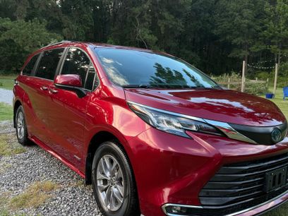 Used 2021 Toyota Sienna XLE