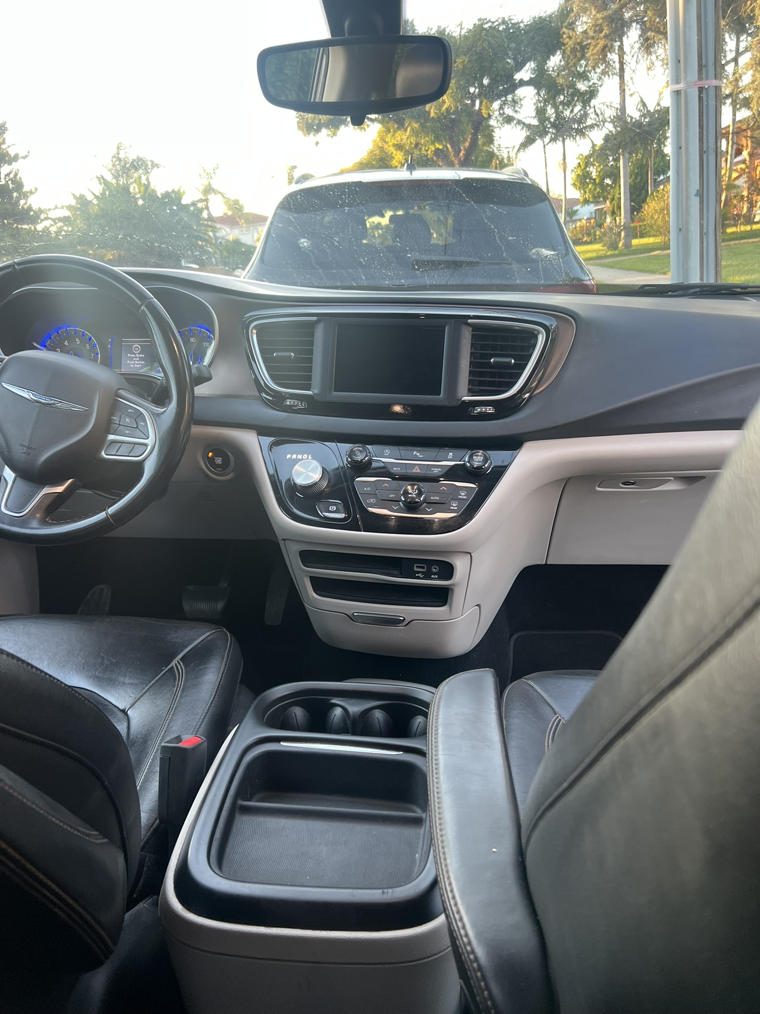 Used 2018 Chrysler Pacifica Touring-L FWD image 9