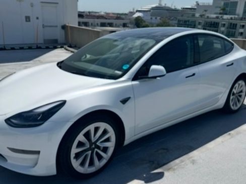 Used 2023 Tesla Model 3 Standard Range image 1