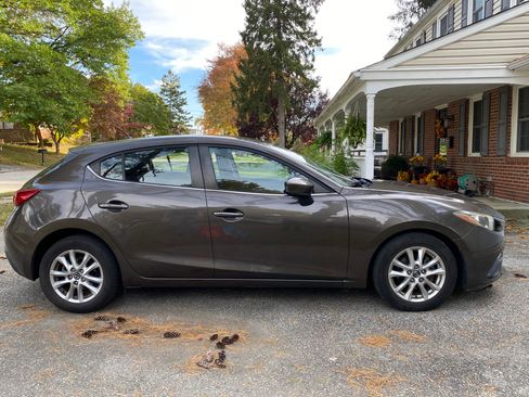 Used 2014 MAZDA MAZDA3 i Touring image 2