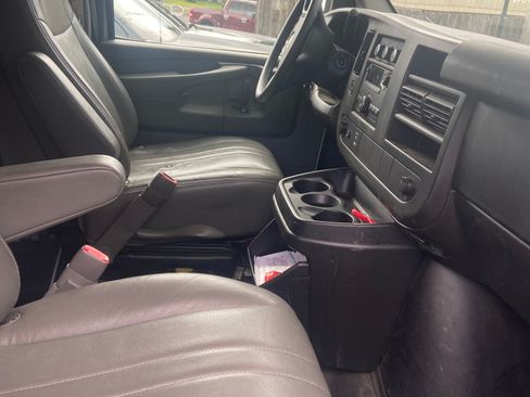 Used 2014 Chevrolet Express 3500 RWD image 6