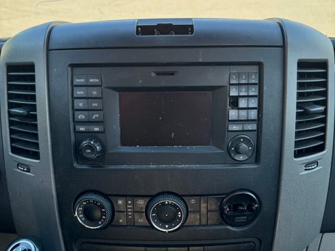 Used 2015 Mercedes-Benz Sprinter 2500 image 15