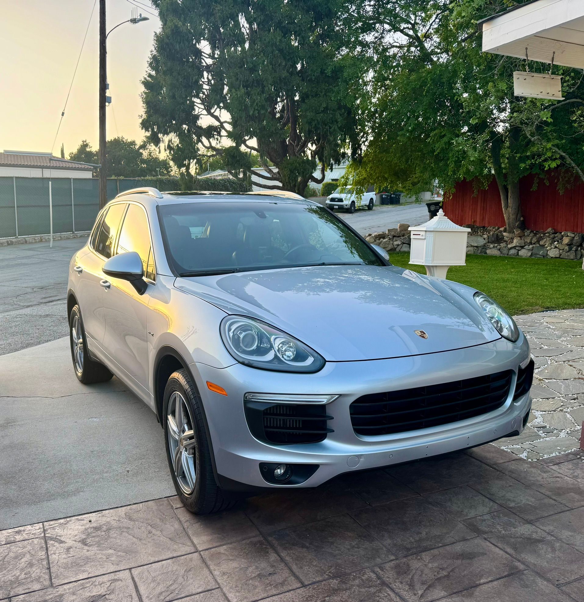 Used 2015 Porsche Cayenne Diesel AWD/4WD image 1