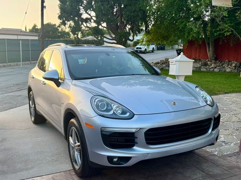 Used 2015 Porsche Cayenne Diesel AWD/4WD image 1