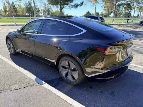 Used 2019 Tesla Model 3 Standard Range Plus image 5